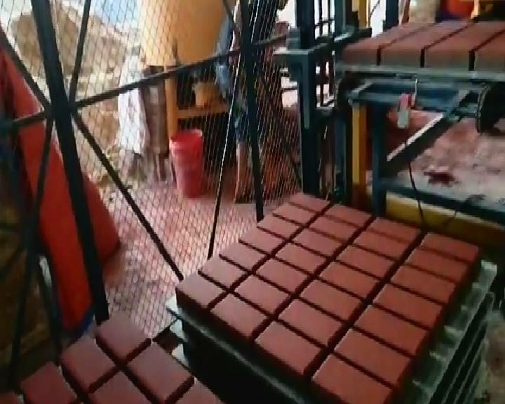 透水磚生産(chǎn)線- 恒興透水磚機(ji)視頻