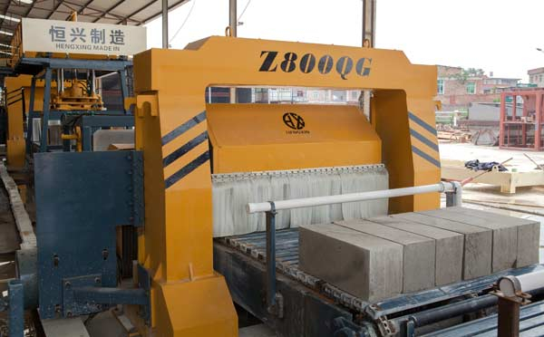 免(mian)蒸加氣磚設備(bei)廠家